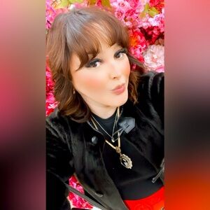 Meet your Posher, Crystal